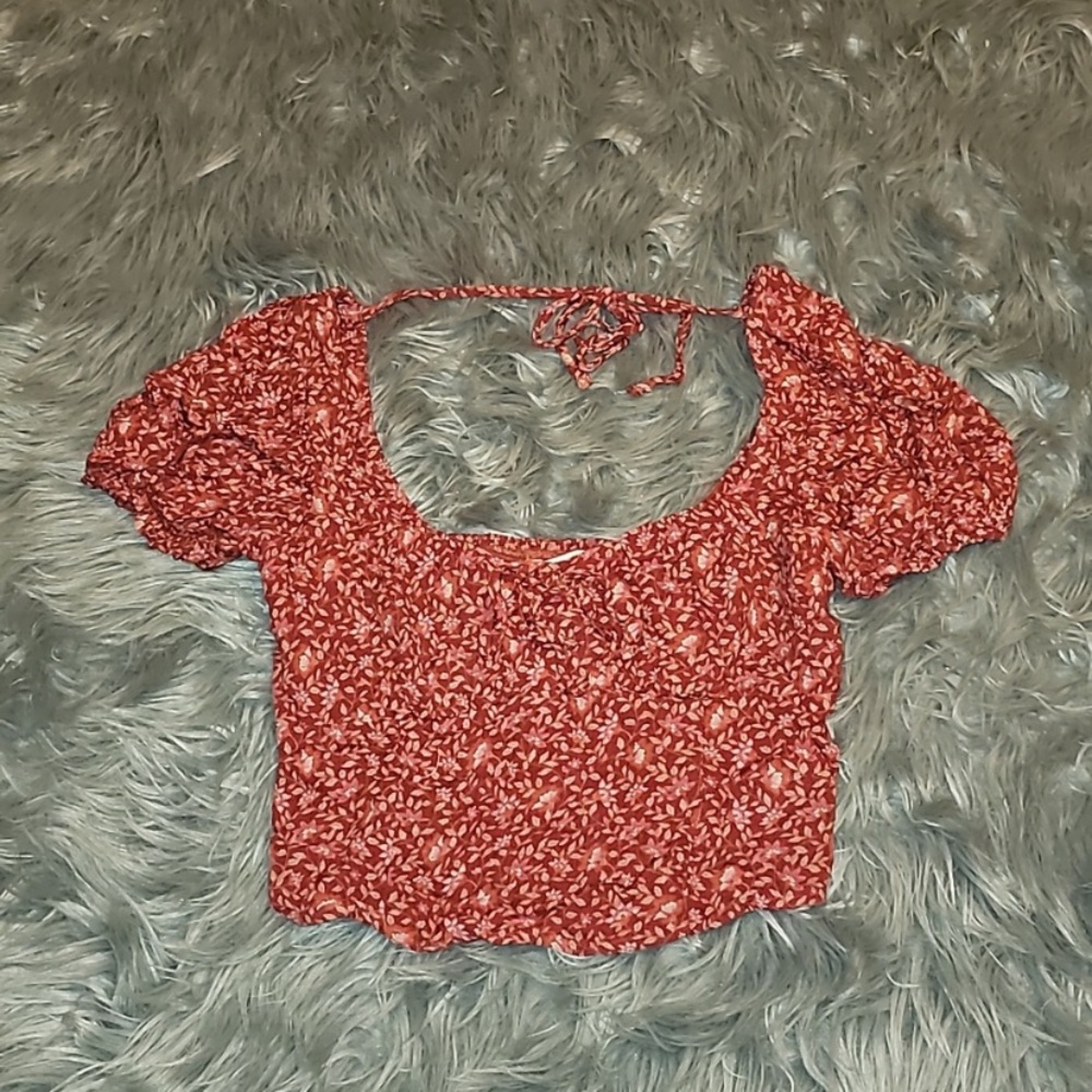 American Eagle Floral Red Women's crop top, Open Back Size Extra Small